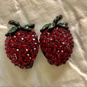 “Weiss” Rhinestone Strawberry Clip on earrings
